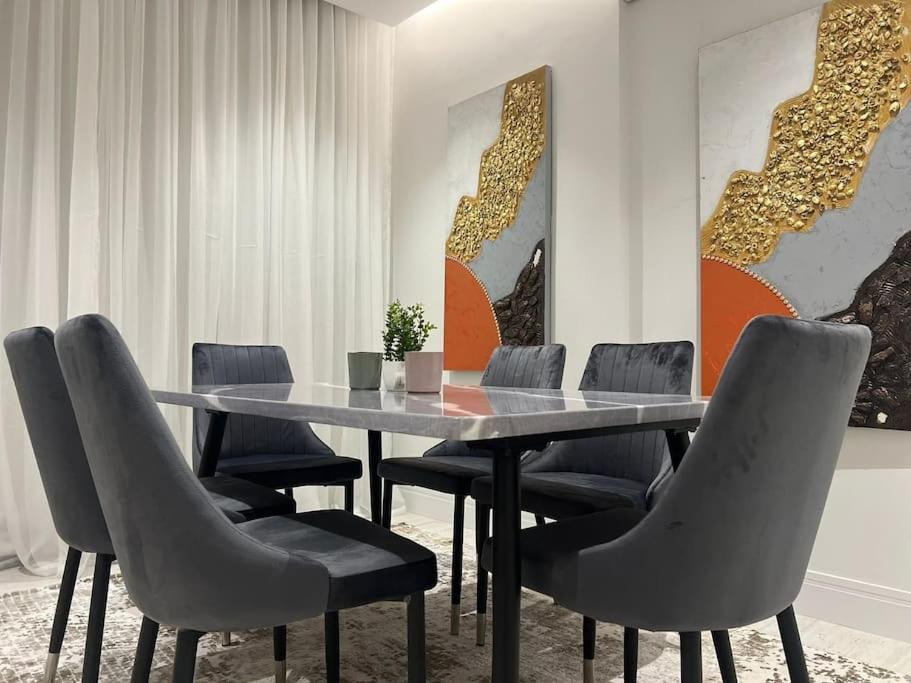 شقة فاخرة جديدة في الملقا Luxury Apartment